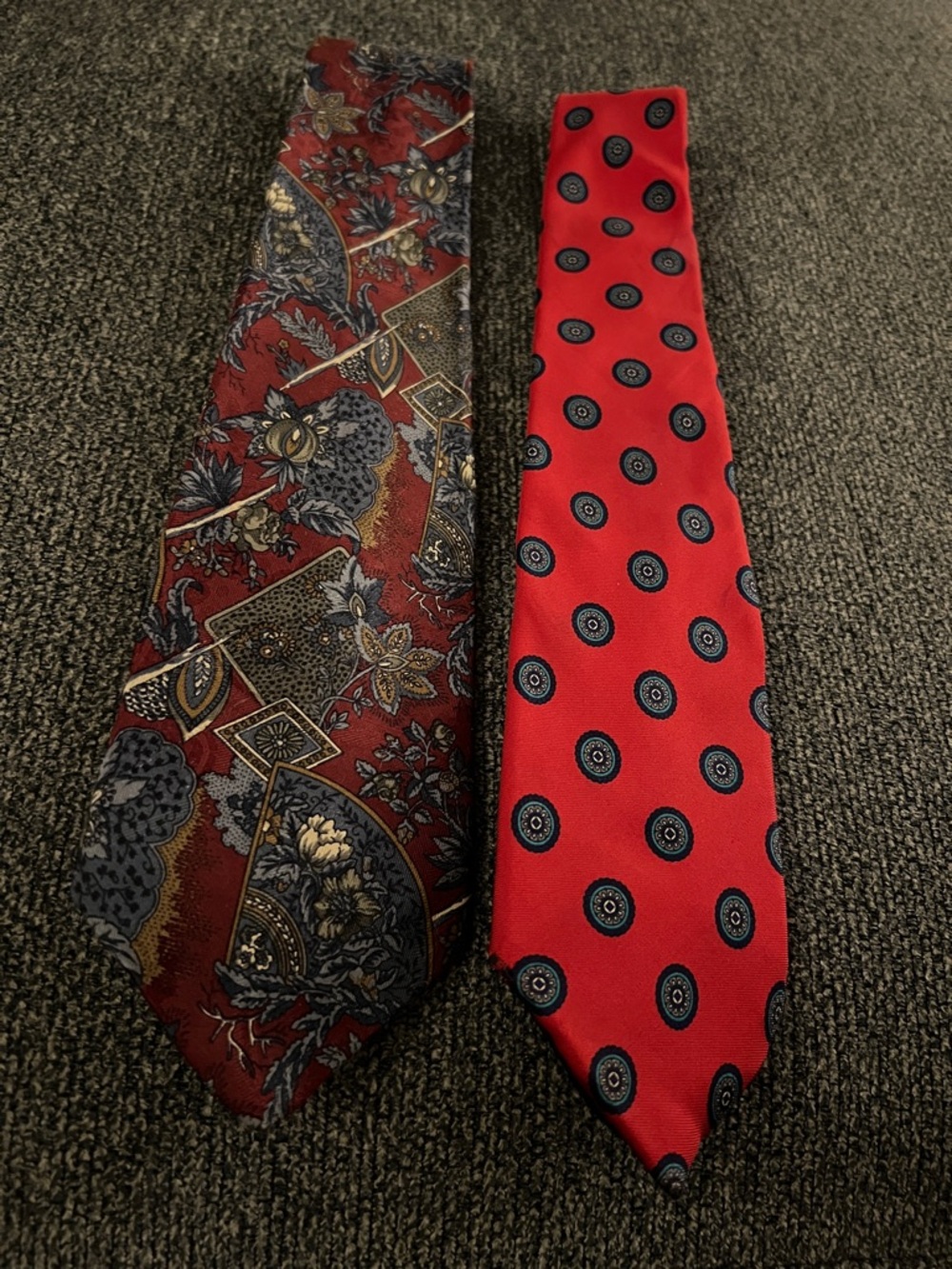 2 Silk Oscar de la Renta Red Patterned Paisley and Medallion Neckties